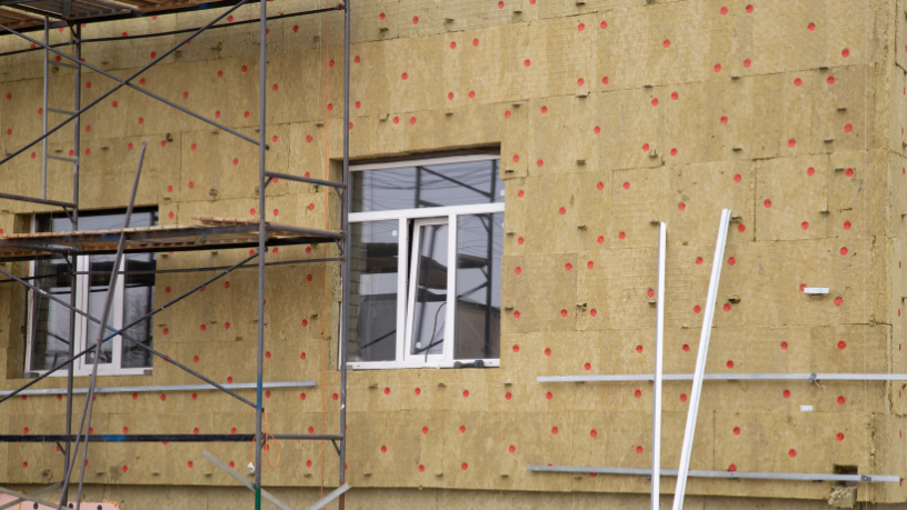 No conteúdo assinado por Valderci Malagosini Machado, descubra como as edificações com sistemas pré-fabricados se destacam em conforto térmico e eficiência acústica.